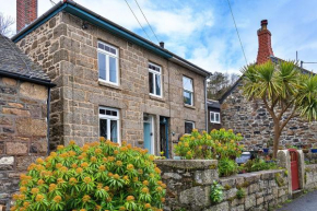 Cosy Mousehole Cottage With Sea Views